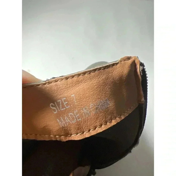 Olive Green Women's Ankle Boots - Picture 7 of 8